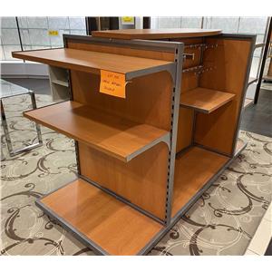 Lot 100

Large Apparel Gondolas